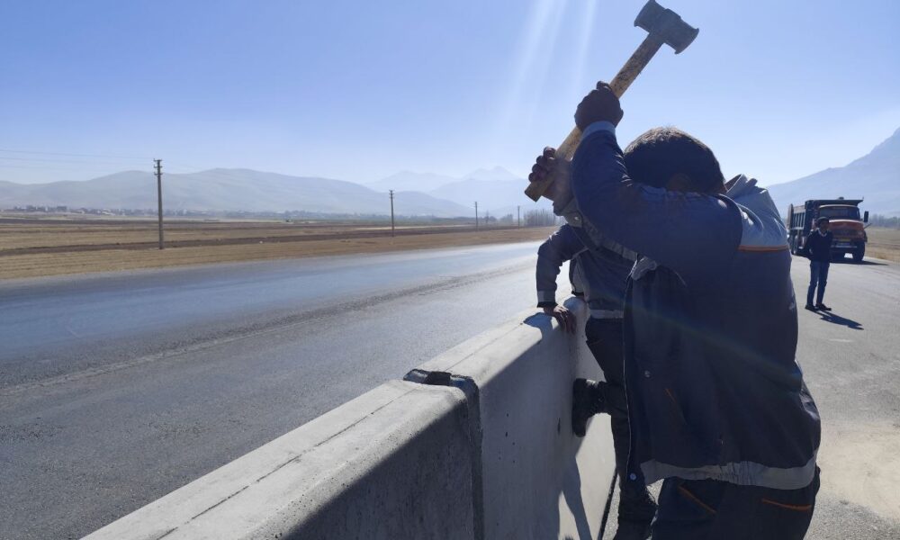 گام بلند برای ایمنی محورهای مواصلاتی؛ چهارخطه شمس‌آباد ـ خراجی زیر بار ترافیک رفت