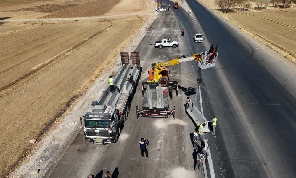 گام بلند برای ایمنی محورهای مواصلاتی؛ چهارخطه شمس‌آباد ـ خراجی زیر بار ترافیک رفت