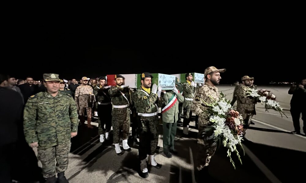 ورود پیکرهای مطهر ۶ شهید گمنام در شهرکرد؛ روایت یک شب سرشار از اشک و افتخار