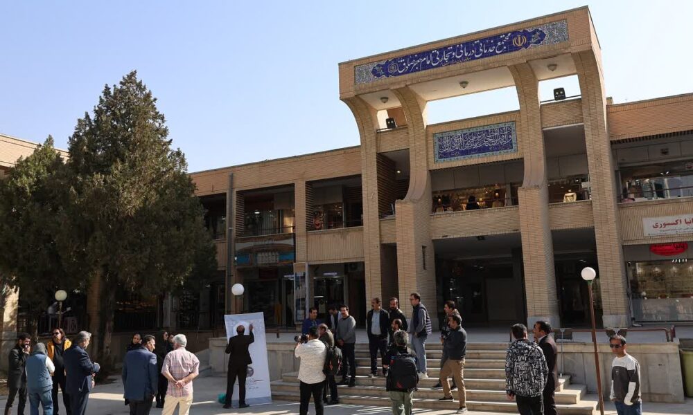 رونمایی مردمی از پوستر جشنواره تئاتر استانی چهارمحال و بختیاری