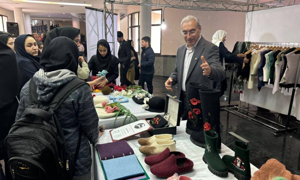 نخستین جشنواره ملی نمد در شهرکرد آغاز بکار کرد 