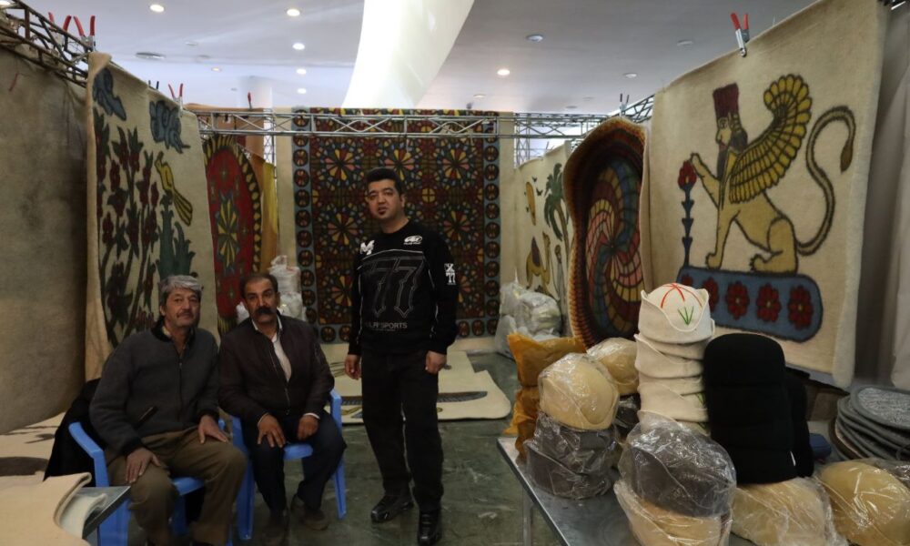 نخستین جشنواره ملی نمد در شهرکرد آغاز بکار کرد 