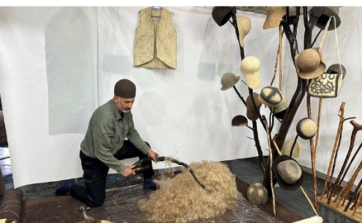 نخستین جشنواره ملی نمد در شهرکرد آغاز بکار کرد 